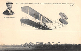 CPA AVIATION LES PIONNIERS DE L'AIR AEROPLANE WRIGHT DANS UN VIRAGE - Aviatori