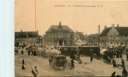 étaples * Le Marché Sur La Place De La Commune * Marchands Foire * Attelage Diligence * Tram Tramway - Etaples