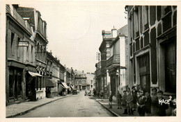 Auchel * La Grande Rue Du Village * Banque Crédit Du Nord , Banco Bank * Villageois - Autres & Non Classés