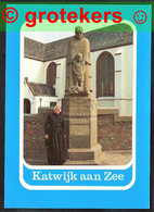 KATWIJK AAN ZEE Monument Met Dame In Klederdracht ± 1971 - Katwijk (aan Zee)