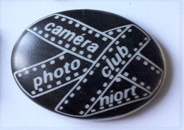 AN208 Pin's Photographie Caméra Photo Club De Niort Deux-Sèvres Achat Immédiat - Photographie