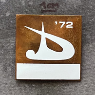 Badge Pin ZN011702 - UFO Diving Or Gymnastics Championships 1972 ??? - Tauchen