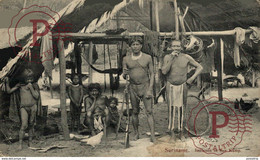 SURINAM SURINAME Indianen In Hun Kamp Ethnologie Campement D'indiens Gros Plan - Surinam