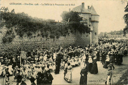 Guérande * La Fête Dieu 1908 * Le Défilé De La Procession Sur Le Mail * Fête Religieuse * Coiffe - Guérande