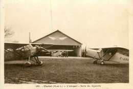 Cholet * L'aéroport De La Commune * La Sortie Des Appareils * Avion Aviation Hangar - Cholet