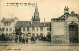 Pontivy * Façade De L'école Communale Des Garçons * Groupe D'enfants - Pontivy