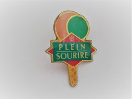 PINS Plein Sourire. Le Cornet De Glace / 33NAT - Alimentation