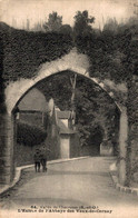 N°30124 Z -cpa L'entrée De L'abbaye Des Vaux De Cernay - Cernay-la-Ville