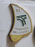 AN239 Pin's Bateau Trophée Des Lycées 92 Voilier Voile à Quimper  Finistère Achat Immédiat - Sailing, Yachting