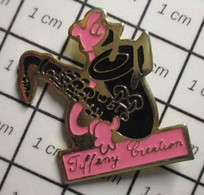 2817 Pin's Pins / Beau Et Rare / THEME : MUSIQUE / SAXOPHONE TIFFANY CREATION - Musique