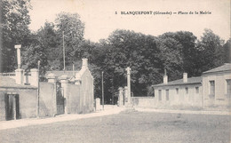 BLANQUEFORT (Gironde) - Place De La Mairie - Blanquefort