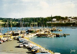 CPSM DOUARNENEZ LE PORT LA NOUVELLE JETEE AU FOND LES PLOMARC' HS ET L' EGLISE DE PLOARE - Douarnenez