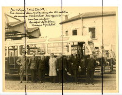 PHOTOGRAPHIE . Autobus CHAUSSON Au Dépôt De La Place Henry A LYON MONTCHAT . Personnels Devant Car Bus. DEVILLE LOUIS - Plaatsen