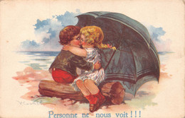ILLUSTRATEUR V.CASTELLI - "Personne Ne Nous Voit" # COUPLE # ENFANTS # AMOUREUX # BAISER CPA 1921 ( ͡♥ ͜ʖ ͡♥) ♥ - Animali Abbigliati