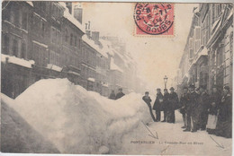 RT30.562 DOUBS. PONTARLIER.LA GRANDE RUE EN HIVER. MONTAGNE DE NEIGE.... - Pontarlier