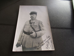 Carte Photo Militaire Militaira Officier Décorations Autographe à L'Amiral Sap - Personen