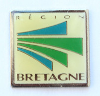 Pin's REGION BRETAGNE - Version 2 - Le Logo - Grande écriture - Stadium - L141 - Administrations