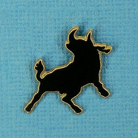 1 PIN'S //  ** TAUROMACHIE / TABLEAU / TORO NOIR ** - Bullfight - Corrida