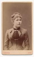 Photographie XIXe CDV Portrait D'une Jeune Femme Photographe Victoire à Lyon - Ancianas (antes De 1900)