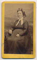 Photographie XIXe CDV Portrait D'une Femme Photographe Buhot  Saint Amand Mont Rond - Ancianas (antes De 1900)