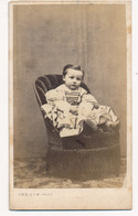 Photographie XIXe CDV Portrait D'une Jeune Fille Fillette Photographe Garcin Lyon - Old (before 1900)