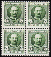 1907. King Frederik VIII. 5 Øre Green. In Block Of 4 With 3 Stamps Hinged And One Stamp Never ... (Michel 53) - JF521454 - Ungebraucht