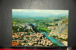 CP, 04, SISTERON La Ville Dominée Par La Citadelle Et La Vallée De La Durance - Sisteron