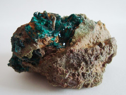 Dioptase Crystals On Matrix - Minéraux