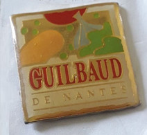 AN338 Pin's Gilbert Guilbaud Nantes Loire Atlantique  Fruits Légumes Achat Immédiat - Alimentation