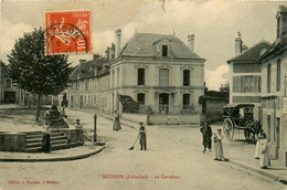 Mézidon * Rue Et Vue Sur Le Carrefour Du Village * Attelage * Villageois - Other & Unclassified