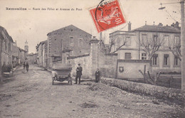 1912 Remoulins - Ecole Des Filles Et Avenue Du Pont - Robert éditeur. Animée - Remoulins