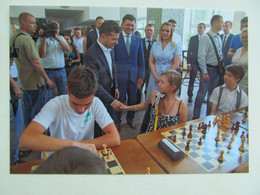 President Of Ukraine Volodymyr Zelenskyy Visits Mariupol Chess Club - Chess