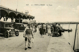 Port En Bessin * La Vente De Poisson Sur Le Port * Retour De Pêche * Criée Marché * Automobile Voiture Ancienne - Port-en-Bessin-Huppain