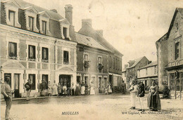Meulles * La Place Du Village * Villageois - Autres & Non Classés