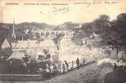 Grande CPA 21x14cm Luxembourg - Promenade Des Remparts - Festungsanlagen - Animé - Oblitéré En 1904 - Lussemburgo - Città