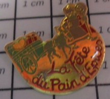 2917 Pin's Pins / Beau Et Rare / THEME : NOEL / LA FETE DU PAIN D'EPICES ST NICOLAS SON ANE SA CARRIOLE - Kerstmis