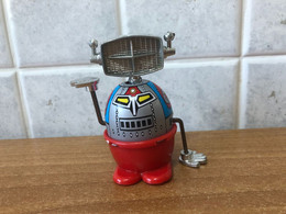 ROBOT SPACE TROTTOLA  A CARICA MANUALE TIN TOYS MADE IN HONG KONG FUNZIONANTE ALTO CM.9 - Other