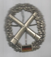 Militaria , Insigne Métal , RDA , Allemagne De L'est , 3 Scans,  55 X 45 Mm, Frais 1.95 E - Andere & Zonder Classificatie