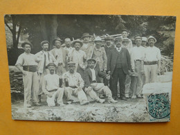 COMPIEGNE -- Carte-photo Groupe De 17 Ouvriers Terrassiers - Pioches Et Litrons En Main - SUPERBE DOCUMENT 1907 - Autres & Non Classés