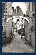 Remich. Porte Saint-Nicolas. Passants. 1953 - Remich