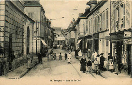 Troyes * La Rue De La Cité * Confiserie * Librairie - Troyes