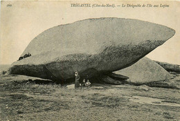 Trégastel * Le Dirigeable De L'ile Aux Lapins * Pierre Monolithe * Coiffe - Trégastel