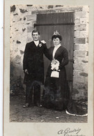 Photographie : Couple De Mariés. Guérin Photo 53 Chateau-Gontier Dos Non écrit    (voir Scan) - Anonieme Personen