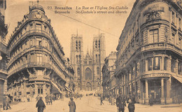 BRUXELLES - La Rue Et L'Eglise Ste-Gudule - Lanen, Boulevards