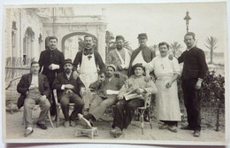 CARTE PHOTO - BLESSÉS EN CONVALESCENCE ET INFIRMIERS - HOPITAL MILITAIRE Á L'HOTEL CARLTON 1914-18 - CANNES - Cannes