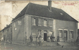 89 - Yonne - LASSON - La Place De La Croix Blanche - Le Café FOURNIER - Etat - Autres & Non Classés