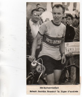 TOUR DE DORDOGNE 1965 ETAPE MONTAUBAN-SARLAT ROBERT JOURDIN FRANCHIT LA LIGNE D'ARRIVEE PHOTO DE PRESSE 12X18 TBE - Cycling