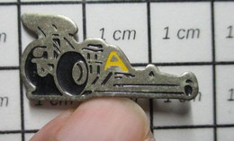 1316b Pin's Pins / Beau Et Rare / THEME : SPORTS : AUTOMOBILE ESPECE DE DRAGSTER C'est L'heure De La Perrot ! - Automobilismo - F1