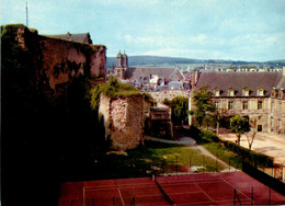 Sedan * Vue Sur Les Remparts Et Le Château Fort * Court De Tennis - Sedan