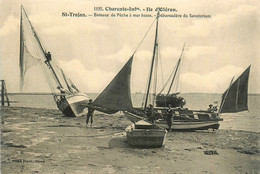 St Trojan , Ile D'oléron * Bateaux De Pêche à Mer Basse , Débarcadère Du Sanatorium * Pêcheurs - Ile D'Oléron